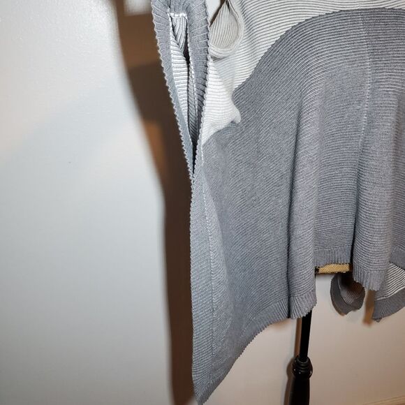 Lululemon It All Lines Up Poncho - Picture 6 of 15